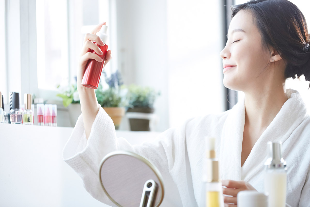 化粧水スプレーでスキンケアを 適切な選び方や使い方は メルヴィータ コラム