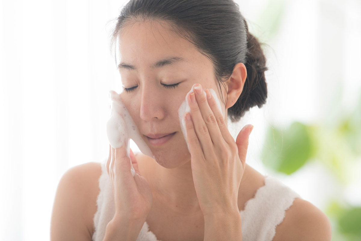 脂性肌は洗いすぎると悪化する 適切な洗顔で皮脂の過剰分泌を抑えよう メルヴィータ コラム