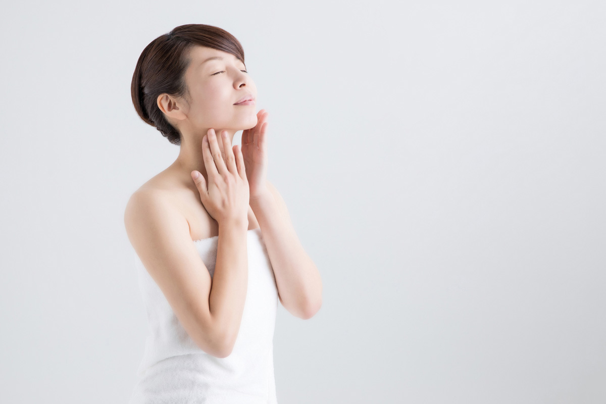 ミスト化粧水の効果的な使い方とは 自宅でも外出先でも便利に メルヴィータ コラム ミスト化粧水の効果的な使い方とは 自宅でも外出先でも便利に メルヴィータ コラム